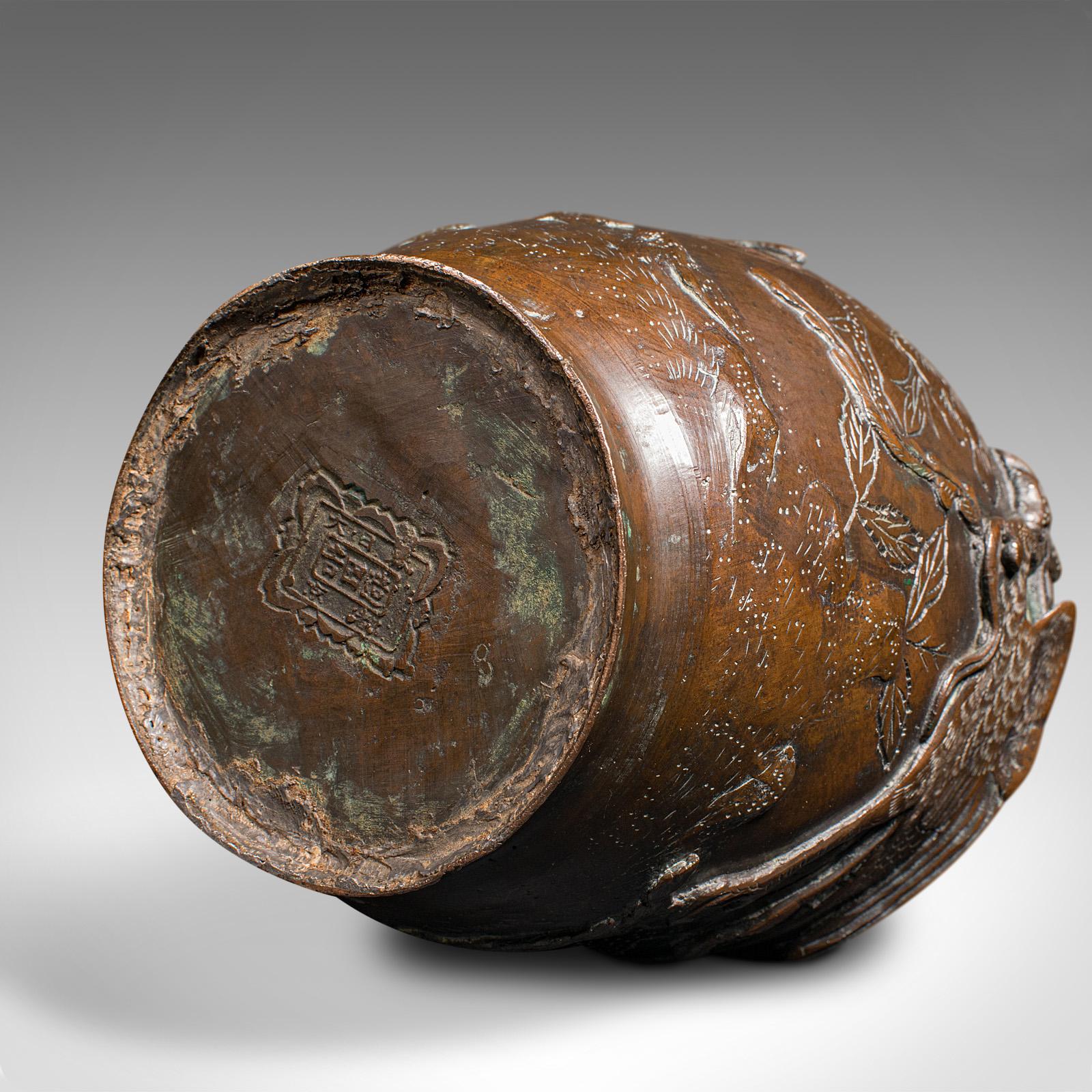 Vase décoratif ancien en bronze japonais, période Meiji, urne, victorien en vente 3
