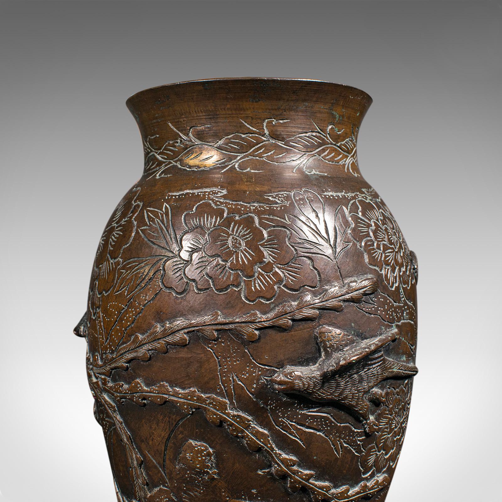 Vase décoratif ancien en bronze japonais, période Meiji, urne, victorien en vente 1