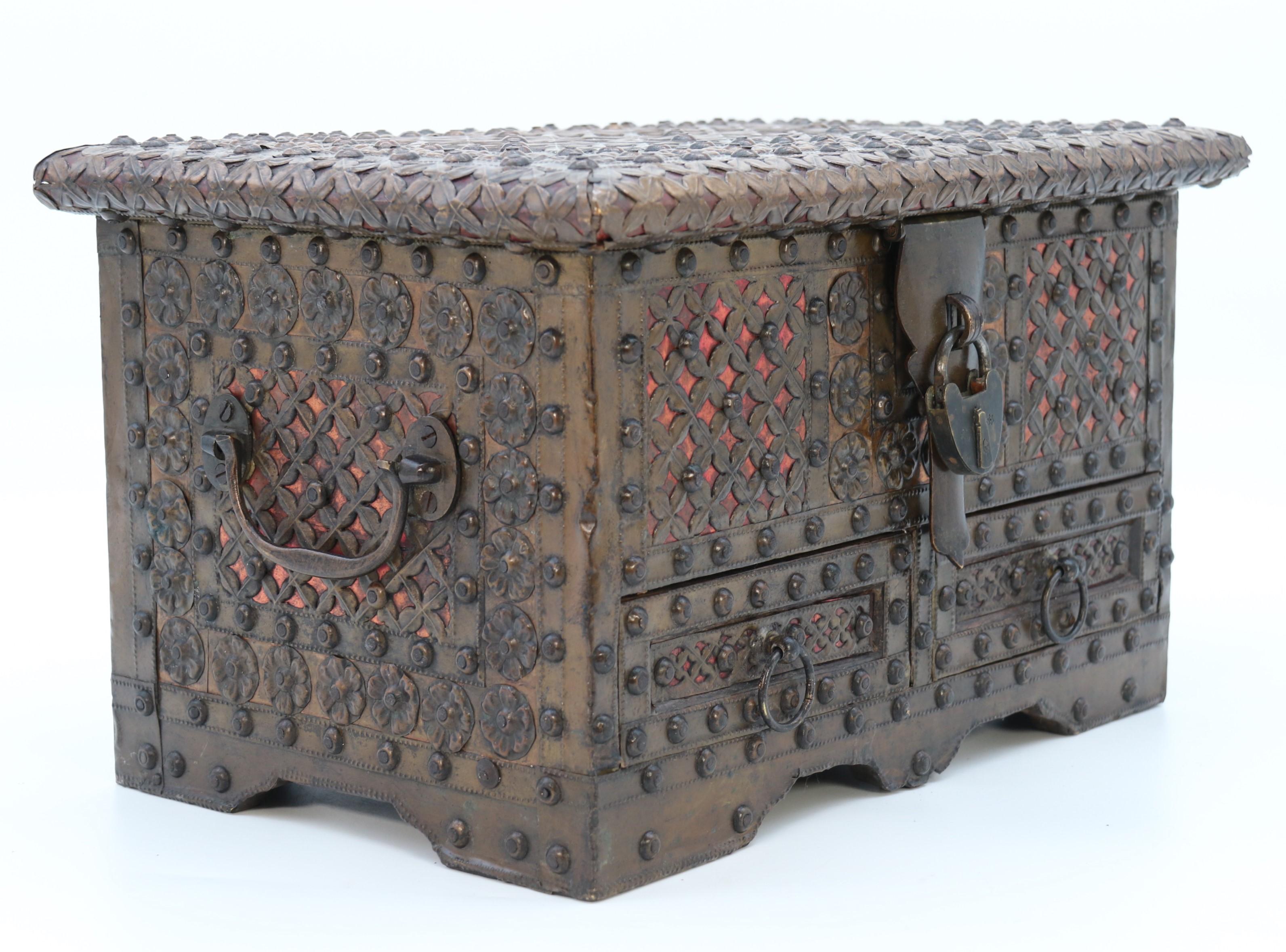 Antique decorative small Zanzibar brass and copper mounted chest or strongbox For Sale 3