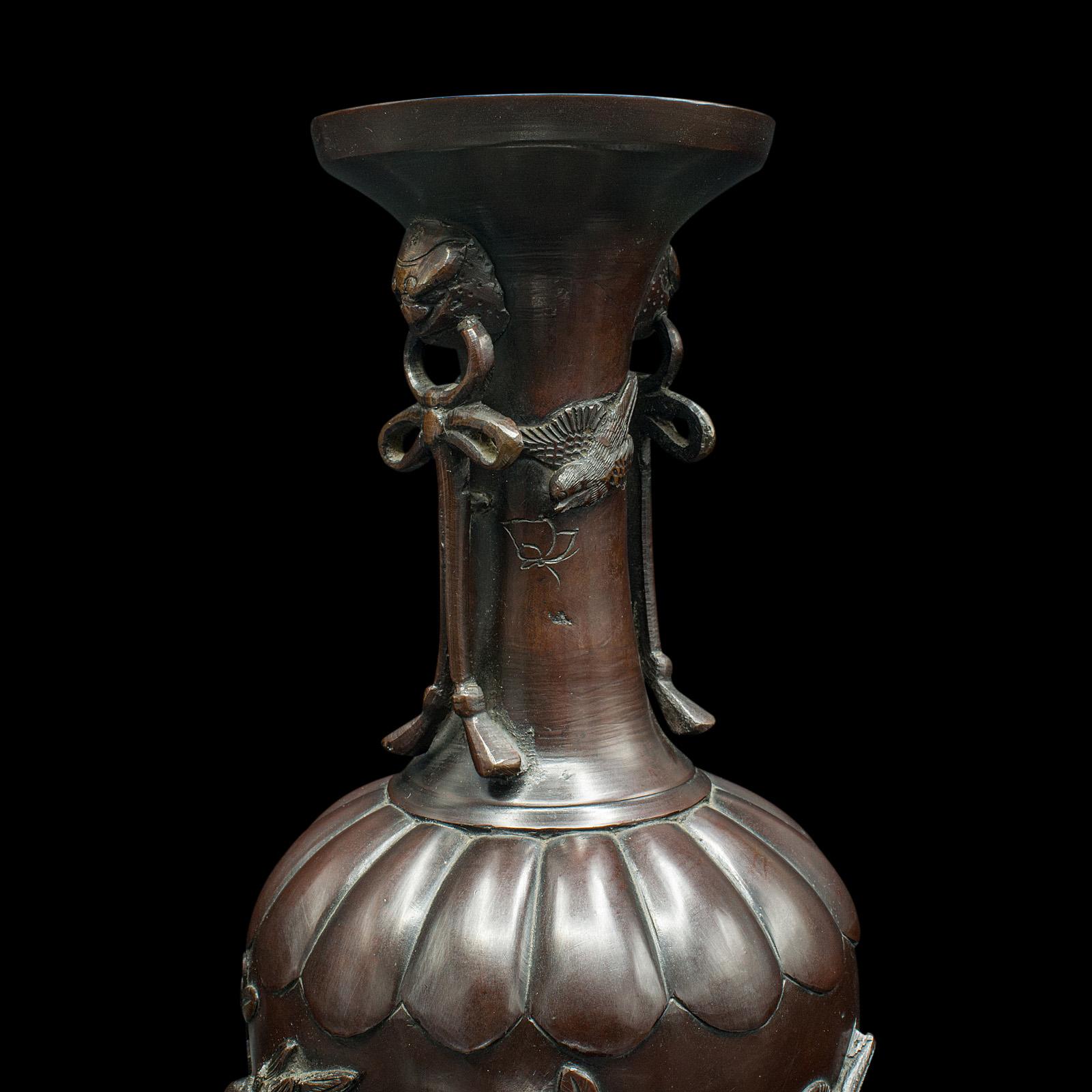 Bronzo Antico vaso decorativo a stelo, giapponese, bronzo, urna Meiji, vittoriano, Circa 1880 in vendita
