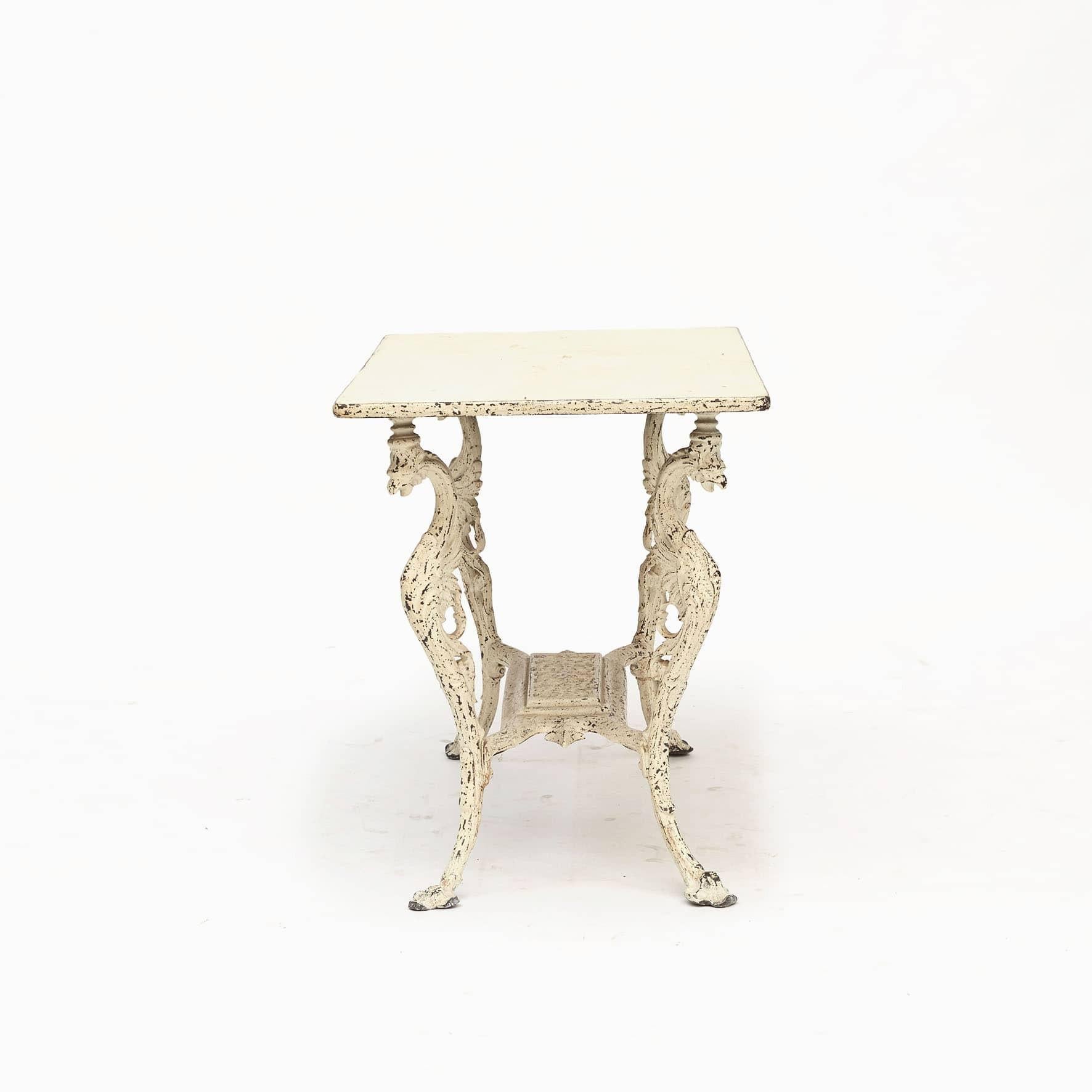 Antiker dekorativer schwedischer Gartentisch aus Gusseisen, antik  (Empire) im Angebot