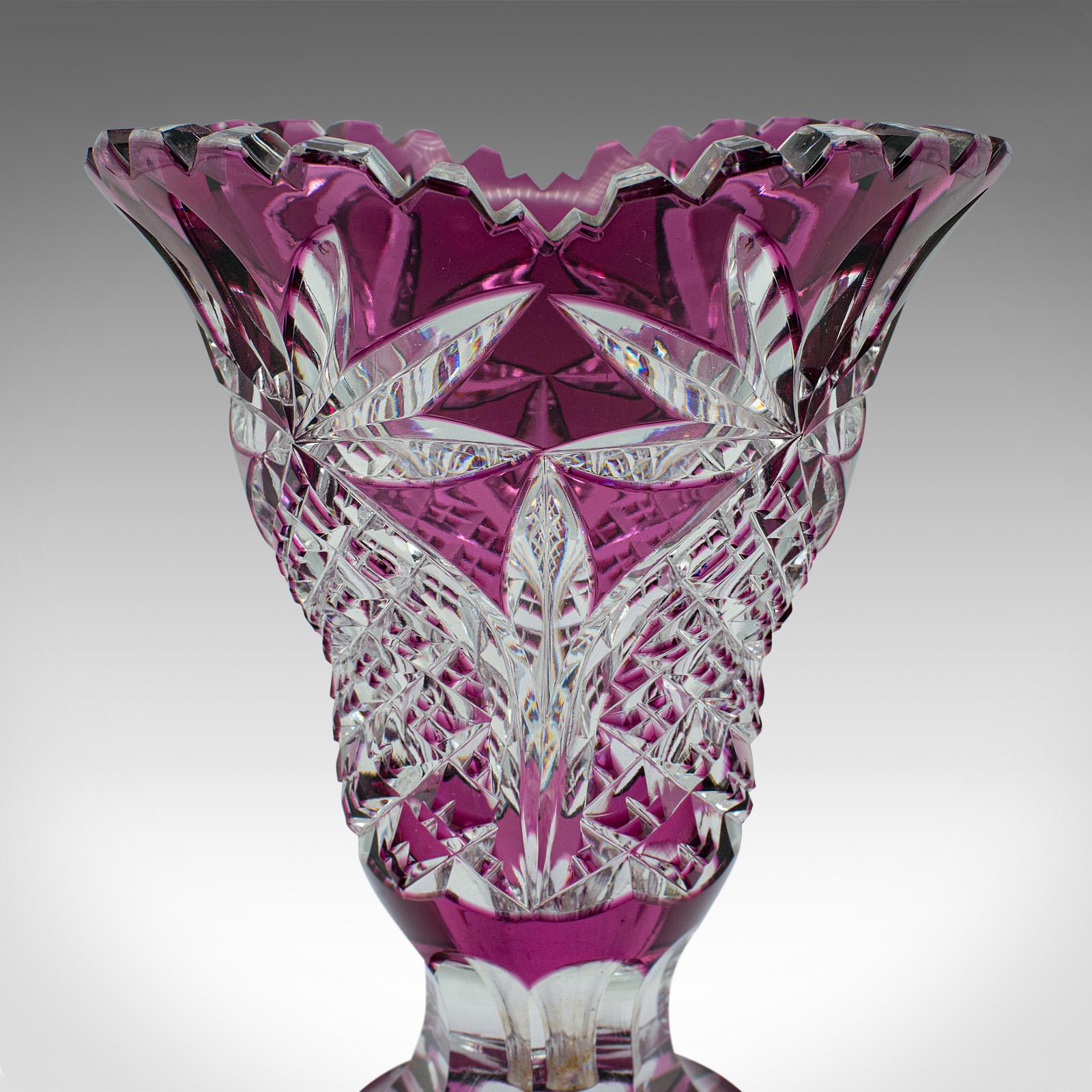 Vase décoratif anglais ancien, verre taillé, pot à fleurs, fin victorien, vers 1880 en vente 3