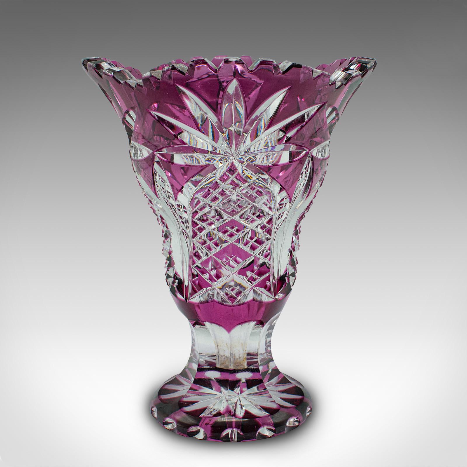 Victorien tardif Vase décoratif anglais ancien, verre taillé, pot à fleurs, fin victorien, vers 1880 en vente
