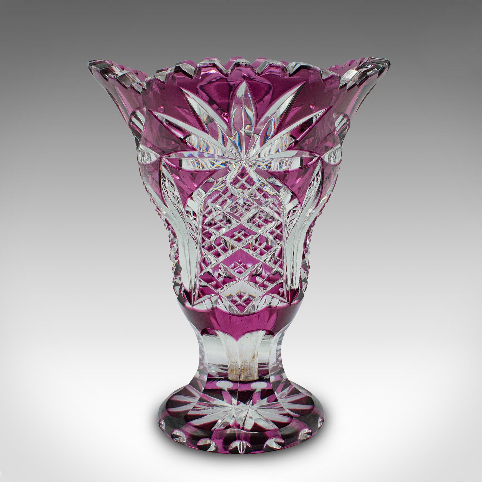 XIXe siècle Vase décoratif anglais ancien, verre taillé, pot à fleurs, fin victorien, vers 1880 en vente