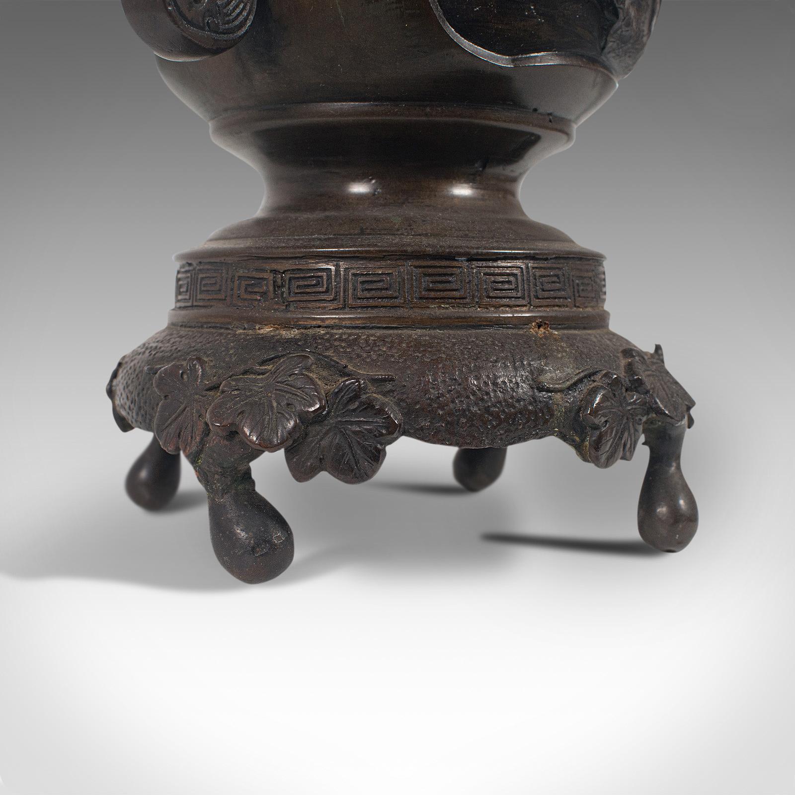 Vase décoratif japonais, bronze, période Meiji, fin du 19ème siècle, vers 1900 en vente 6