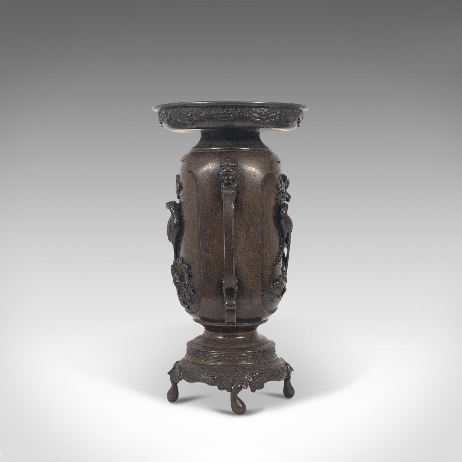 Vase décoratif japonais, bronze, période Meiji, fin du 19ème siècle, vers 1900 Bon état - En vente à Hele, Devon, GB