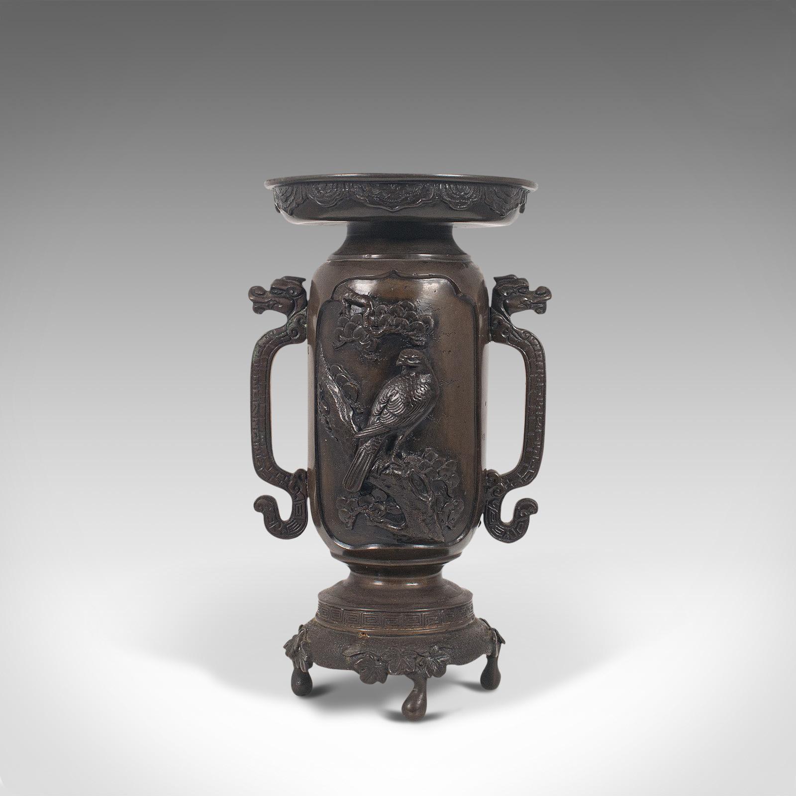 Bronze Vase décoratif japonais, bronze, période Meiji, fin du 19ème siècle, vers 1900 en vente