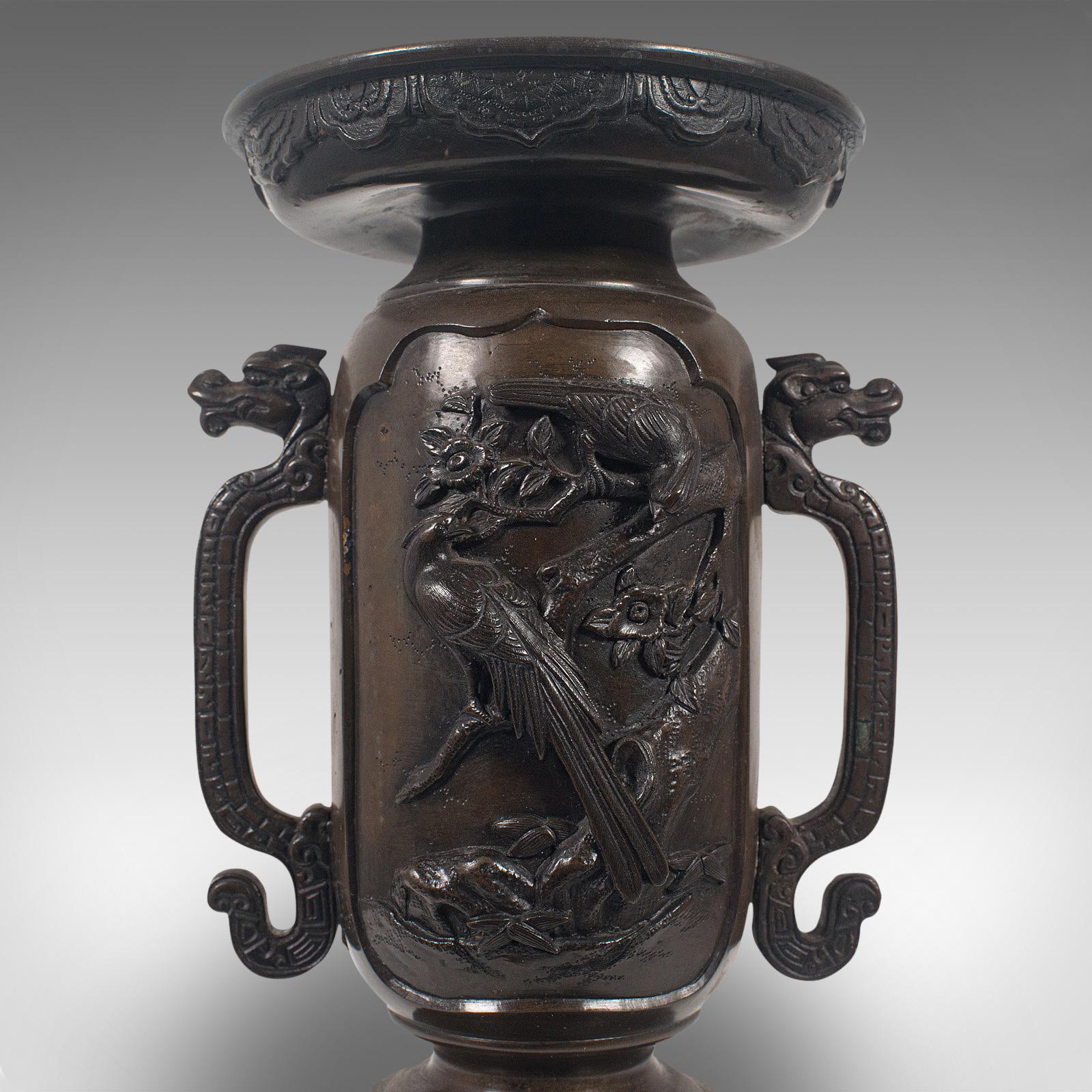 Vase décoratif japonais, bronze, période Meiji, fin du 19ème siècle, vers 1900 en vente 3