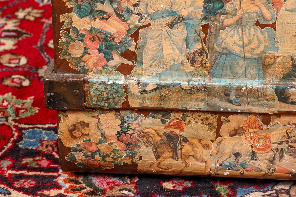 Antike Decoupage-Truhe mit viktorianischem Motiv 1