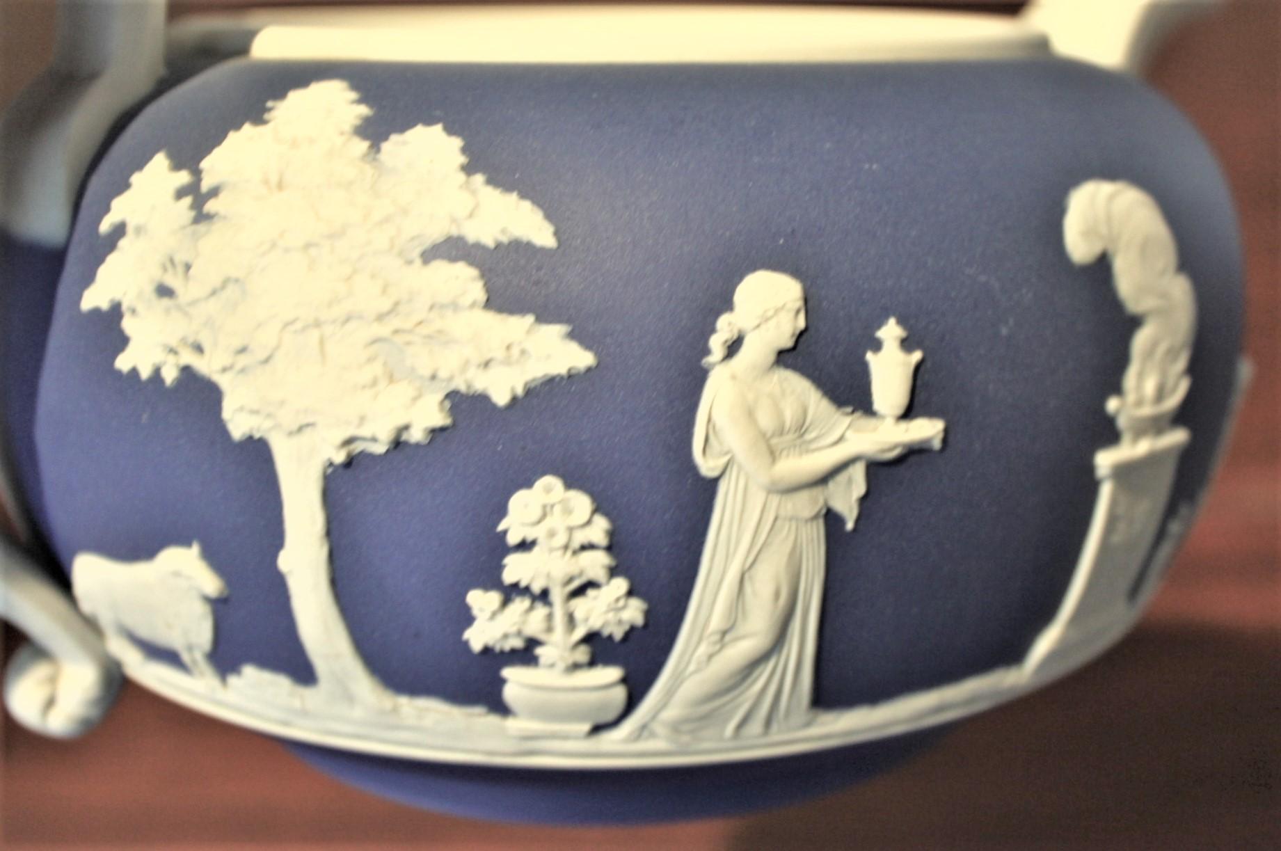 Fait main Service à thé antique de dix pièces en jaspe bleu foncé de Wedgwood avec motif néoclassique en vente