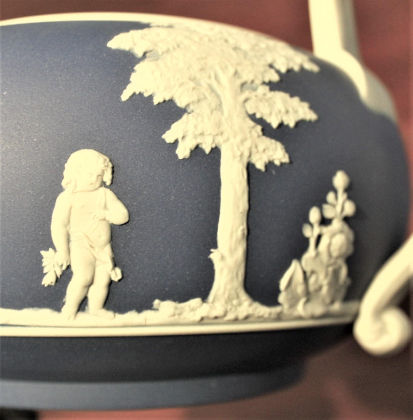 Service à thé antique de dix pièces en jaspe bleu foncé de Wedgwood avec motif néoclassique en vente 1