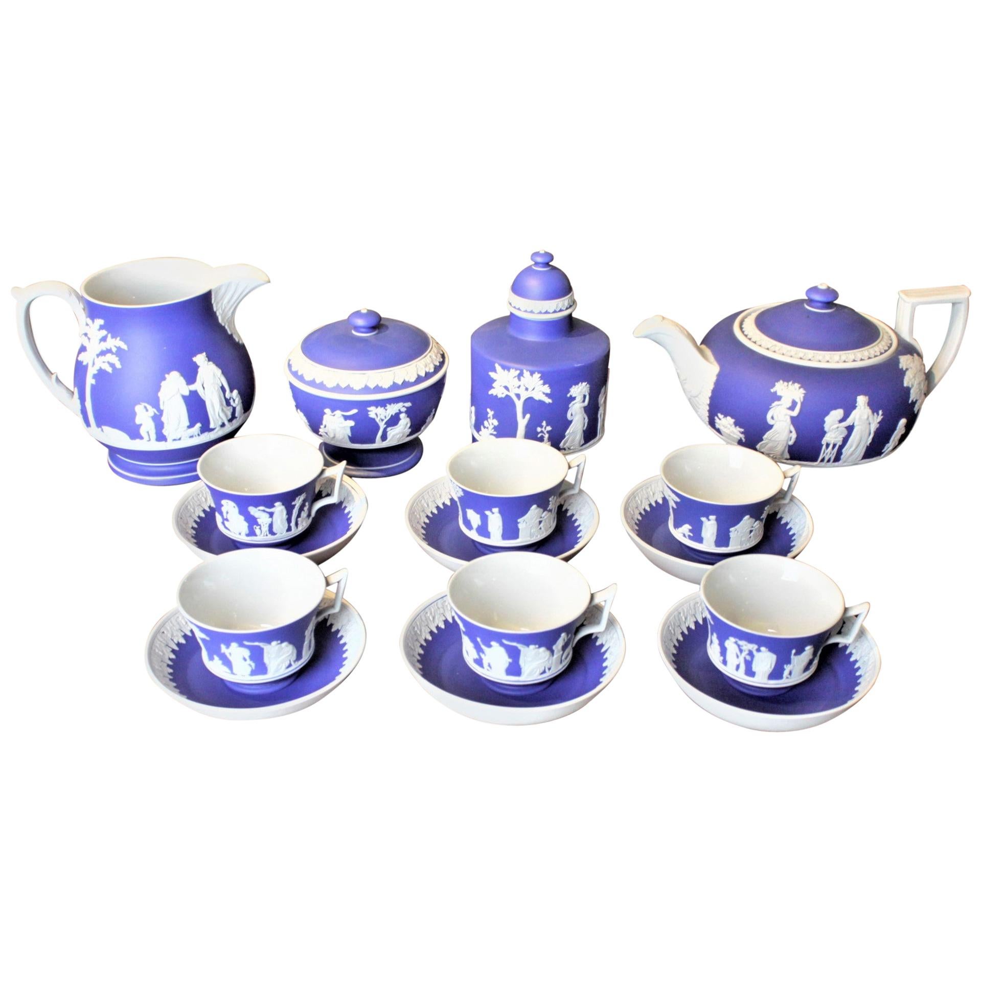 Service à thé antique de dix pièces en jaspe bleu foncé de Wedgwood avec motif néoclassique en vente