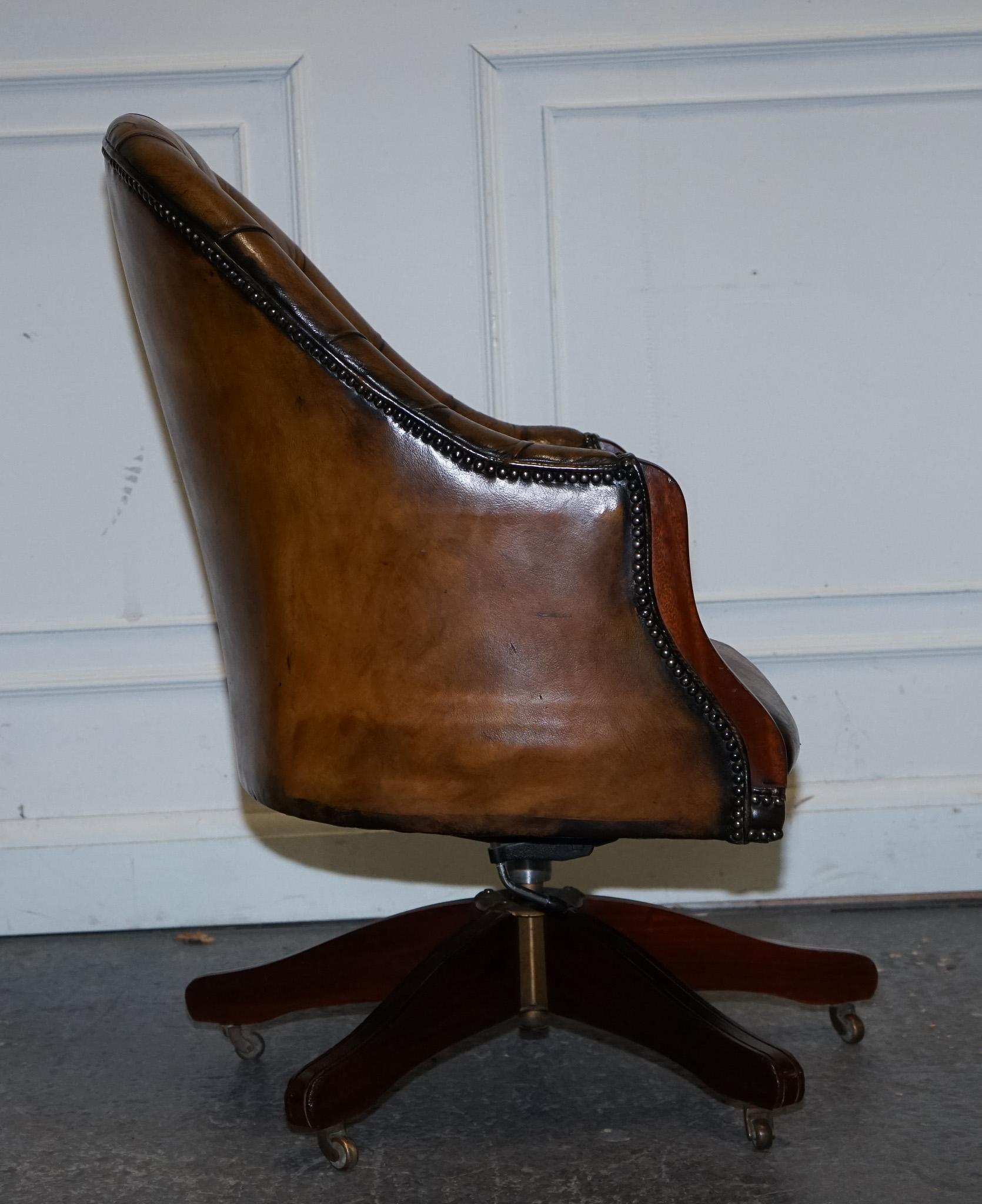 ANTIQUE DEEP BUTTONED CHESTERFIELD GEORGIAN STYLE HAND DYED LEATHER DESK CHAiR im Angebot 5