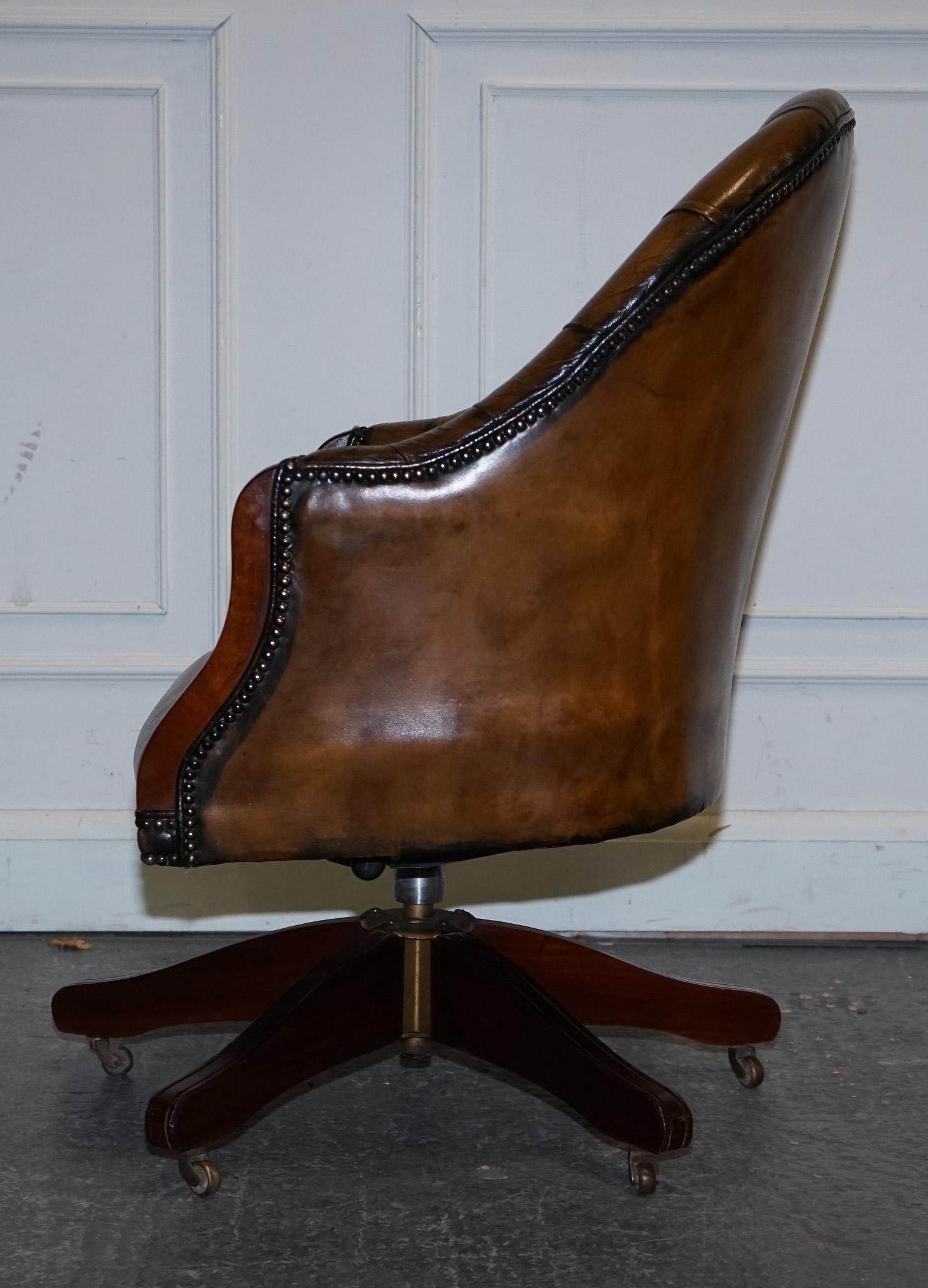 ANTIQUE DEEP BUTTONED CHESTERFIELD GEORGIAN STYLE HAND DYED LEATHER DESK CHAiR im Angebot 6