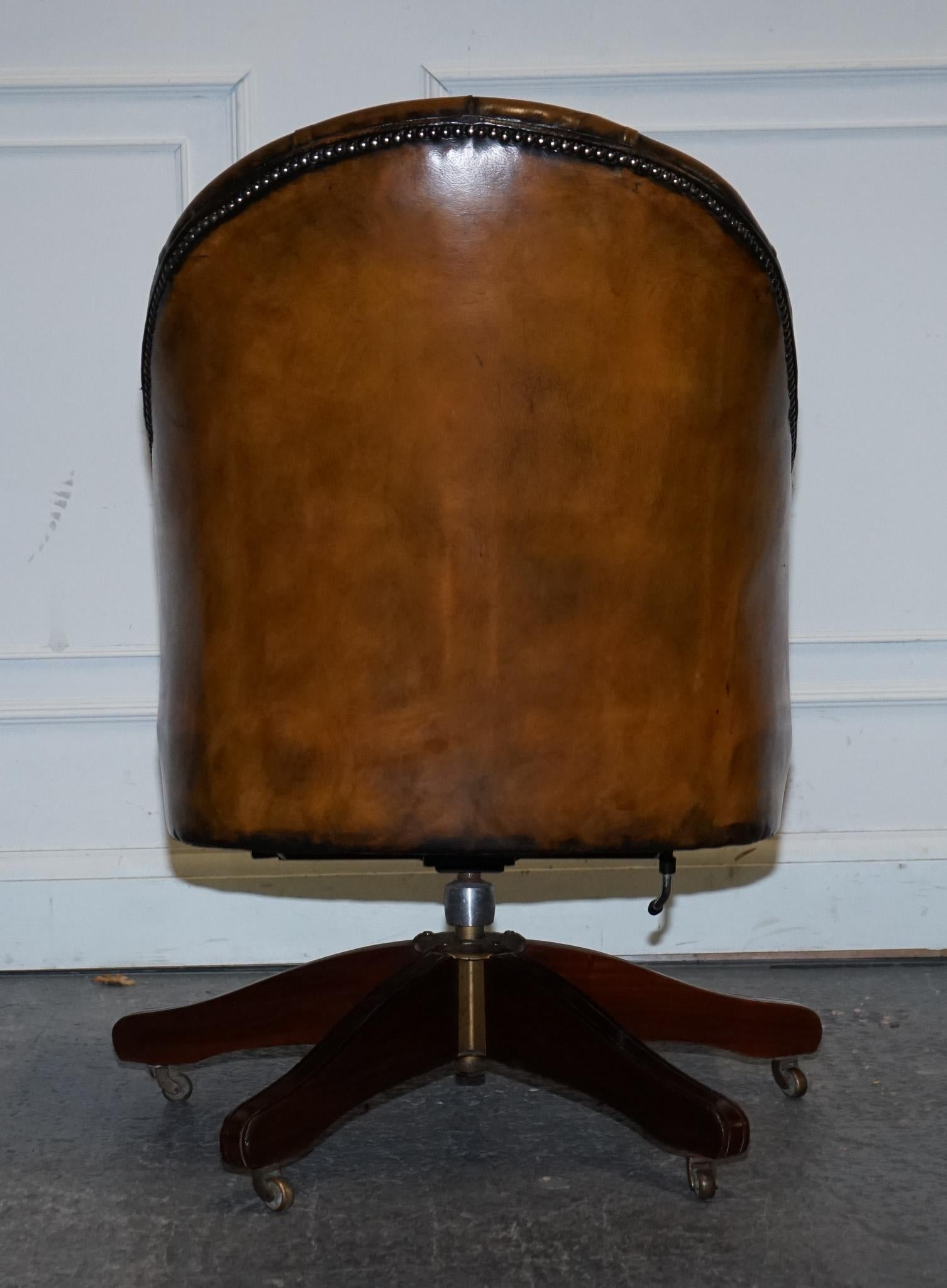 ANTIQUE DEEP BUTTONED CHESTERFIELD GEORGIAN STYLE HAND DYED LEATHER DESK CHAiR im Angebot 7