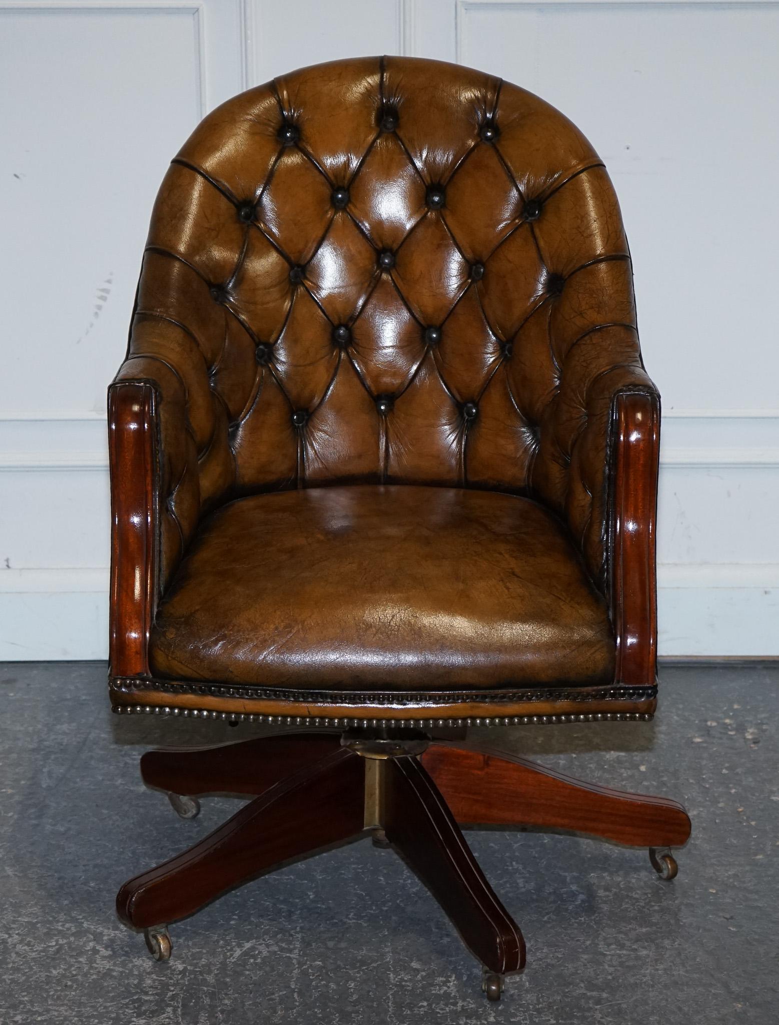 ANTIQUE DEEP BUTTONED CHESTERFIELD GEORGIAN STYLE HAND DYED LEATHER DESK CHAiR im Angebot 8