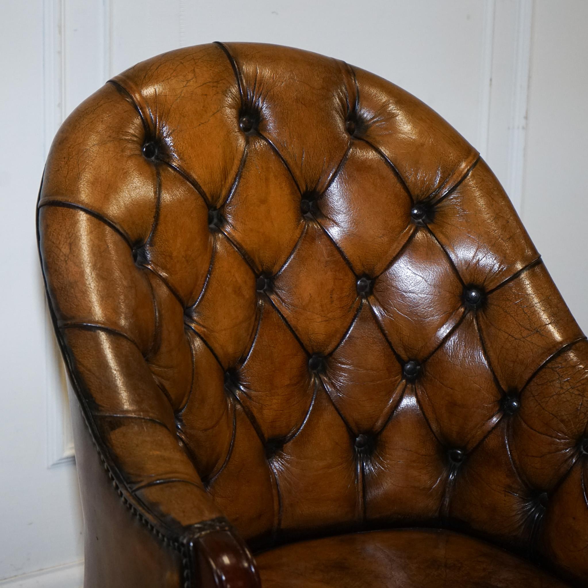 ANTIQUE DEEP BUTTONED CHESTERFIELD GEORGIAN STYLE HAND DYED LEATHER DESK CHAiR (Handgefertigt) im Angebot