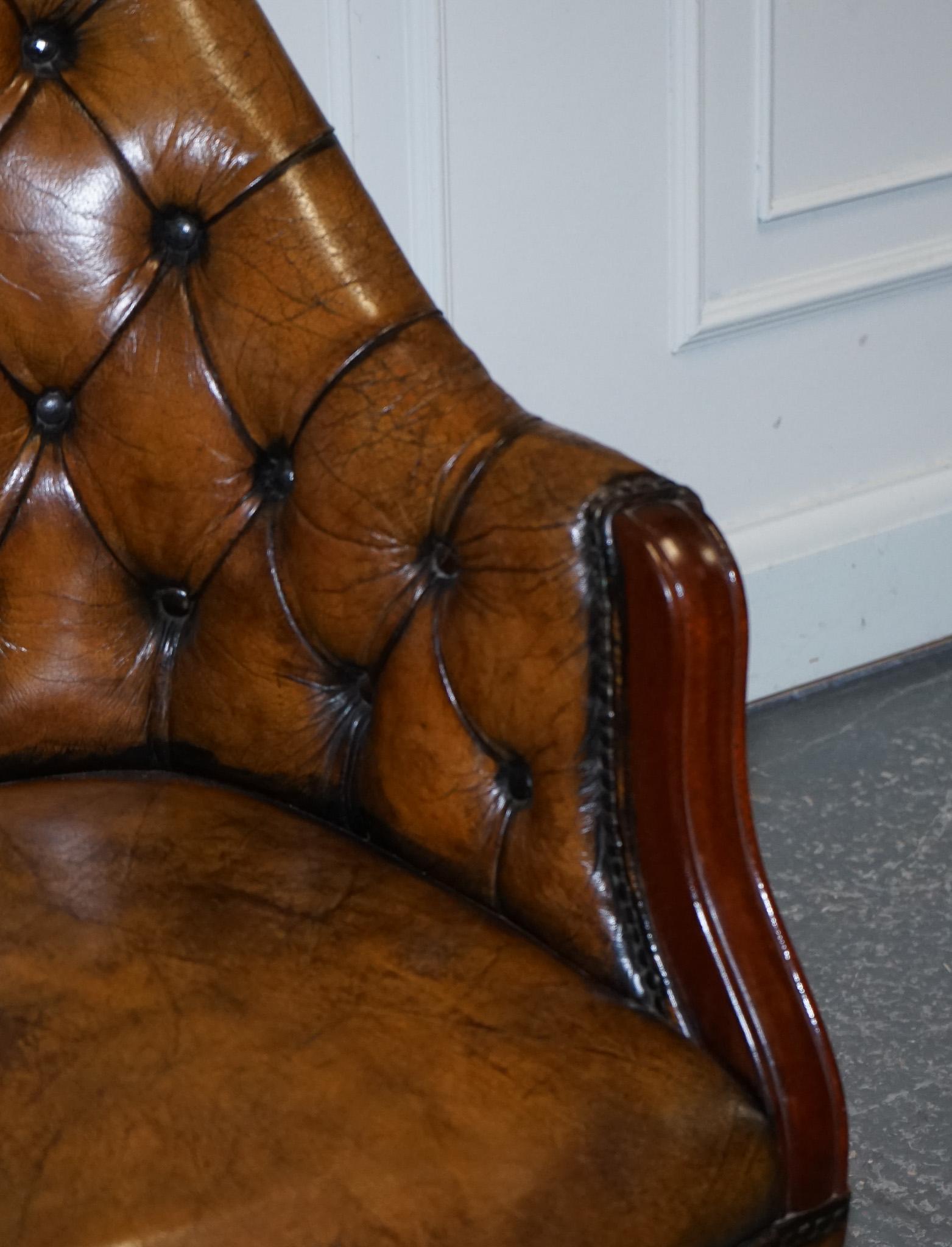 ANTIQUE DEEP BUTTONED CHESTERFIELD GEORGIAN STYLE HAND DYED LEATHER DESK CHAiR (Leder) im Angebot