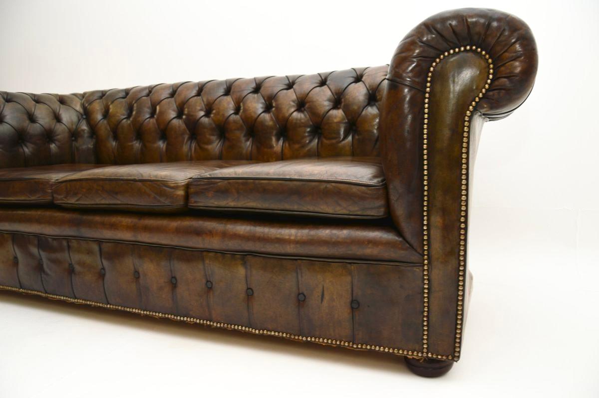 Antique Deep Buttoned Leather Chesterfield Sofa For Sale 5