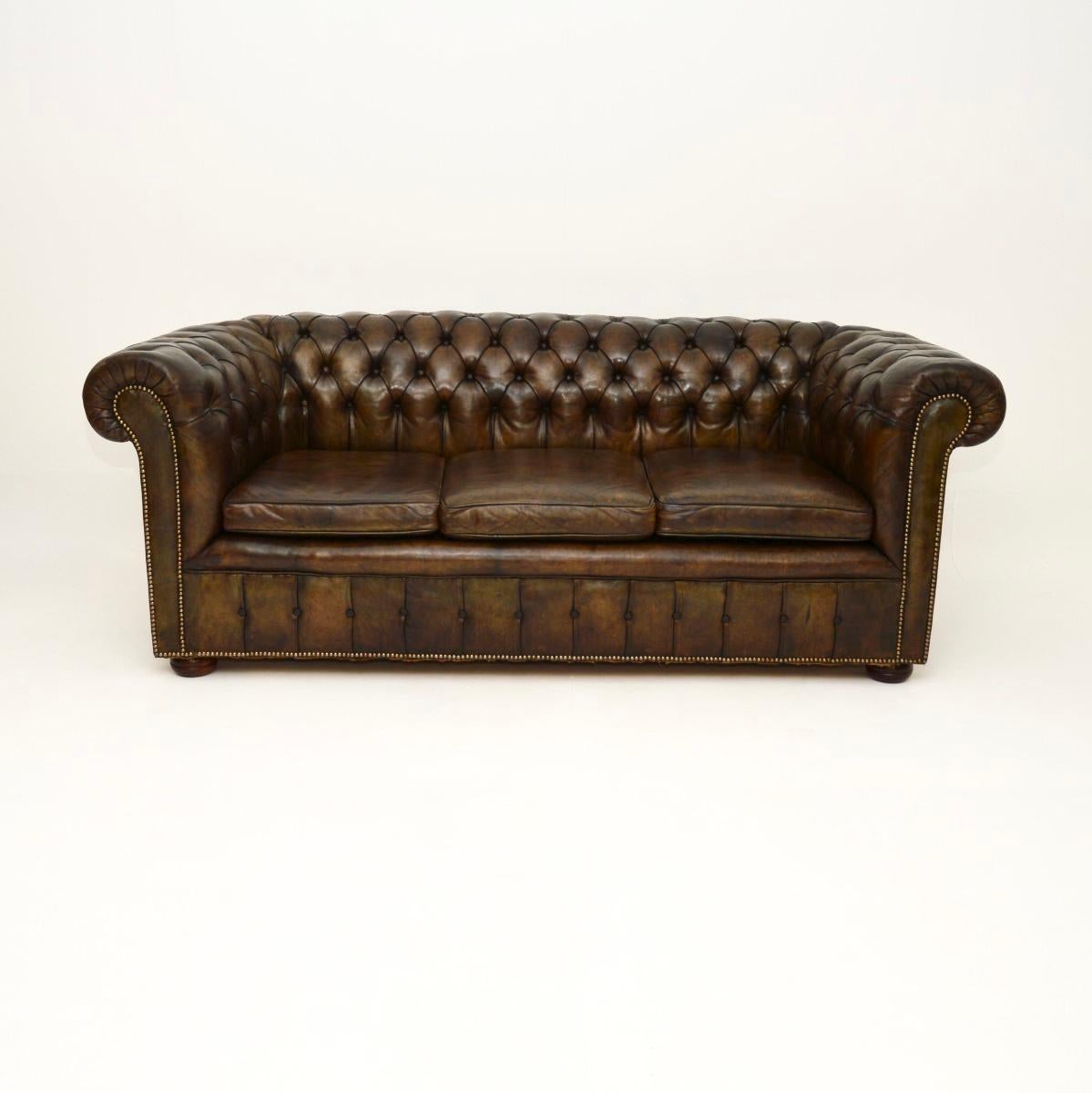 A smart and very well made antique deep buttoned leather Chesterfield sofa. This was made in England, it dates from around the 1930’s.

The quality is superb, this is a great size, it is well padded and very comfortable. The deep buttoned leather
