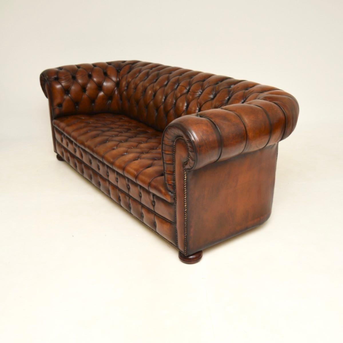 Antique Deep Buttoned Leather Chesterfield Sofa In Good Condition In London, GB