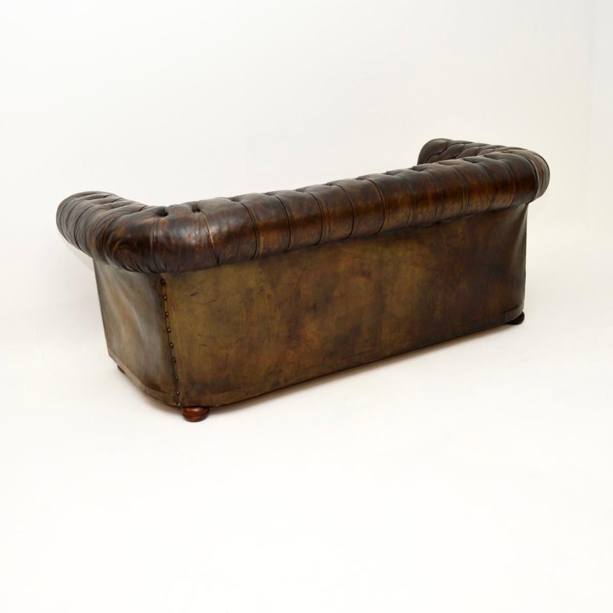 Antique Deep Buttoned Leather Chesterfield Sofa In Good Condition For Sale In London, GB