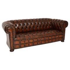 Antikes tief geknöpftes Leder Chesterfield Sofa