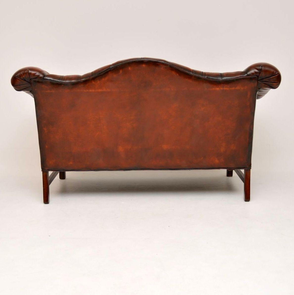 Antique Deep Buttoned Leather Hump Back Sofa In Good Condition In London, GB