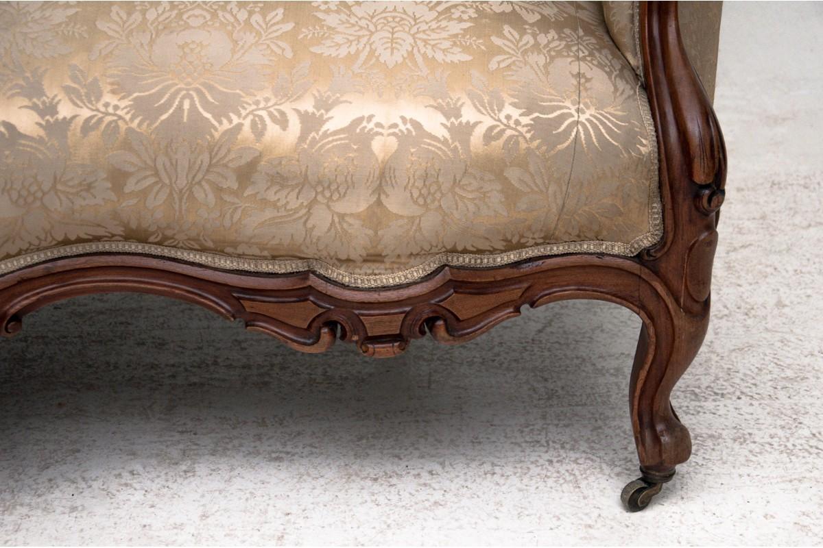Antique deep buttoned sofa, Louis Phillipe, circa 1930. Dimensions: height 103 cm x seat height 39 cm x width 180 cm.