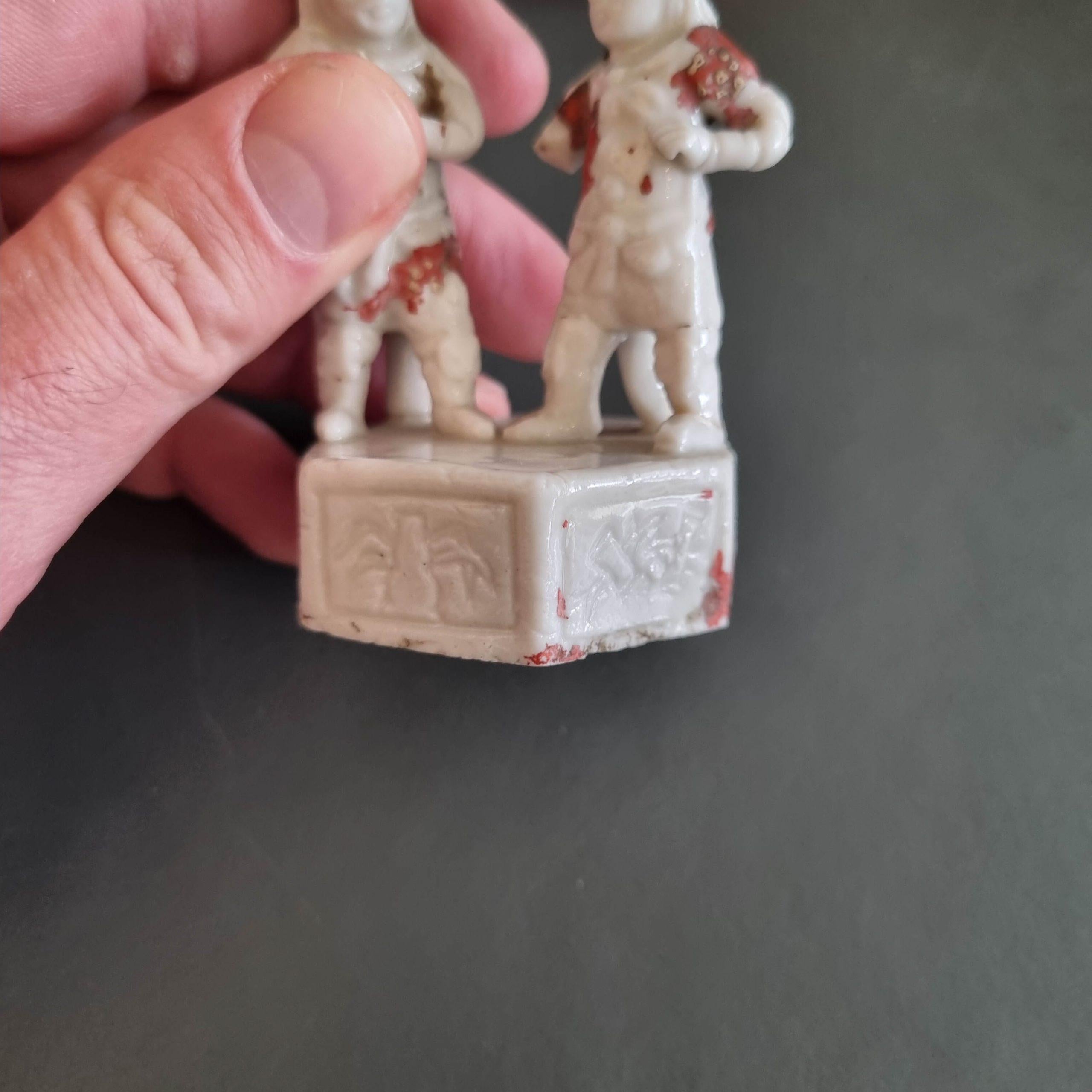 Antiguos Silbatos Dehua Blanc de Chine Figuras Europeas Holandés, S. XVII Qing en venta