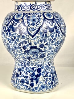 Antiguo Tarro Azul y Blanco de Delft Fabricado por The Claw Países Bajos Circa 1790