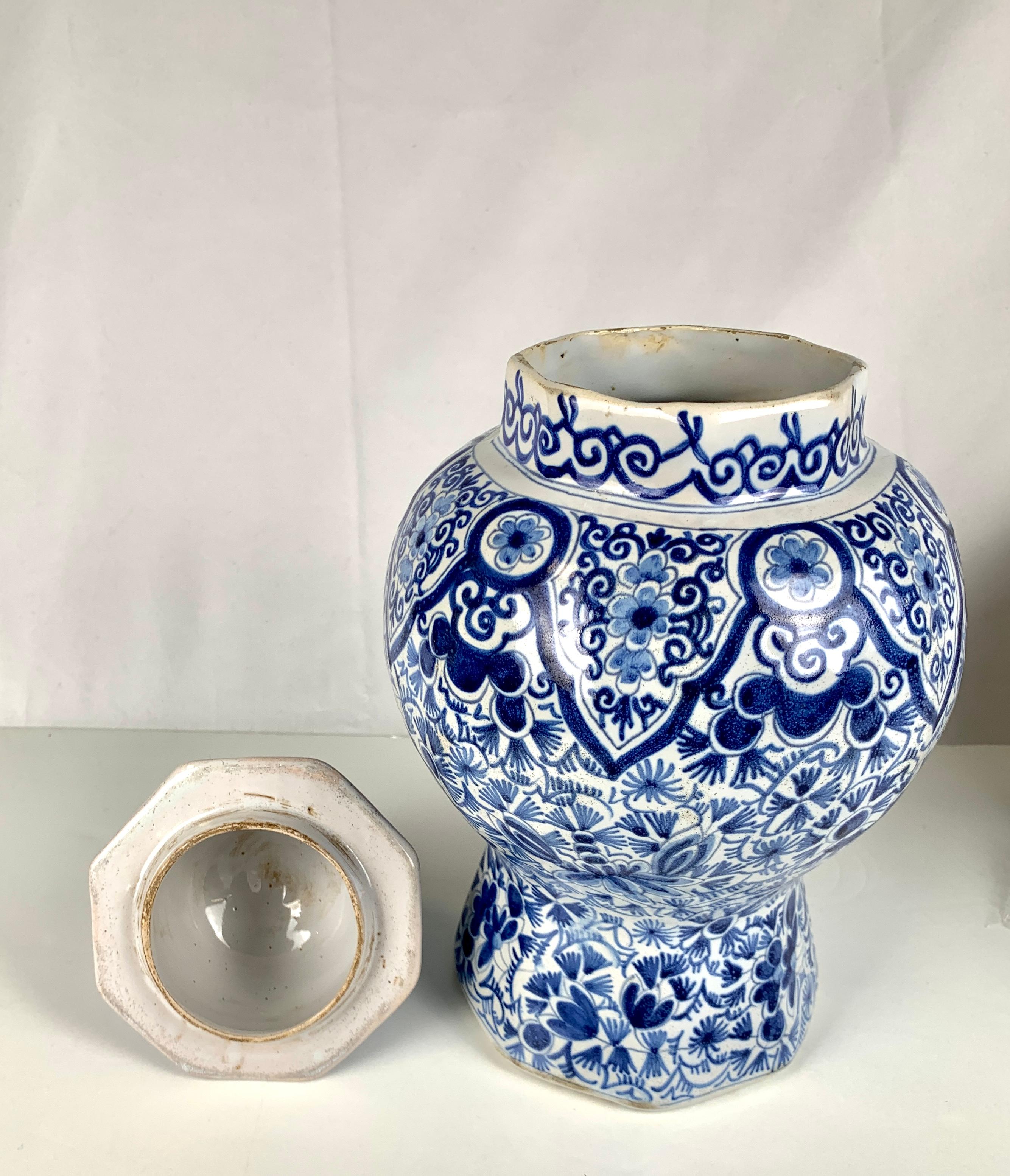 Hand-Painted Antique Delft Blue and White Jar Made by The Claw Netherlands Circa 1790 For Sale