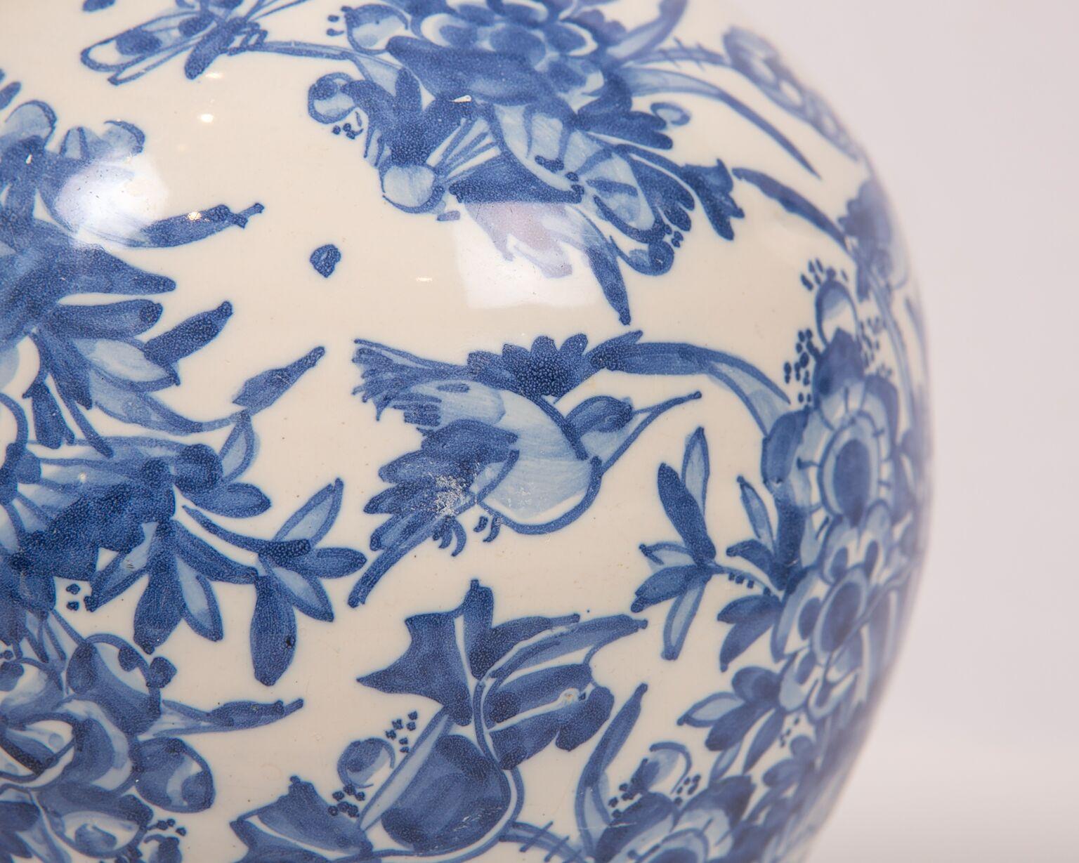 Chinoiserie London Delftware Blue and White Flower Vase 17th Century circa 1685