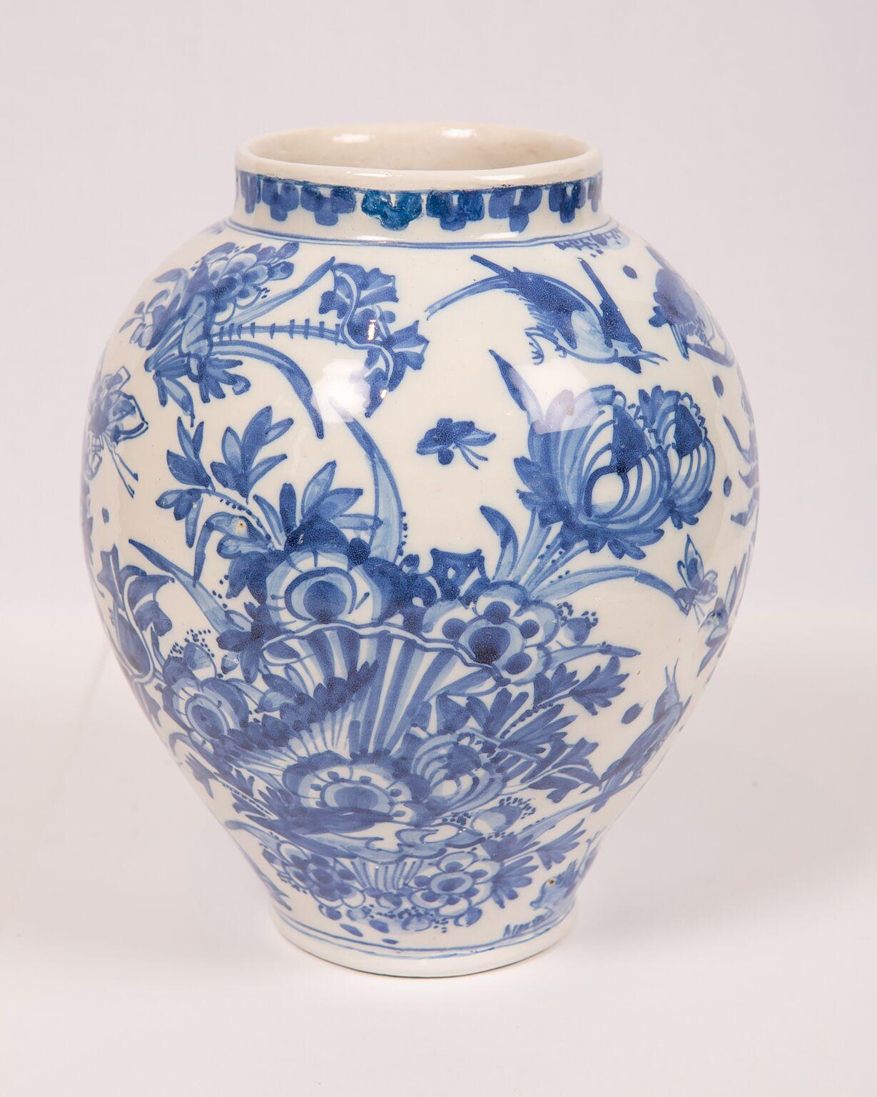 London Delftware Blue and White Flower Vase 17th Century circa 1685 2