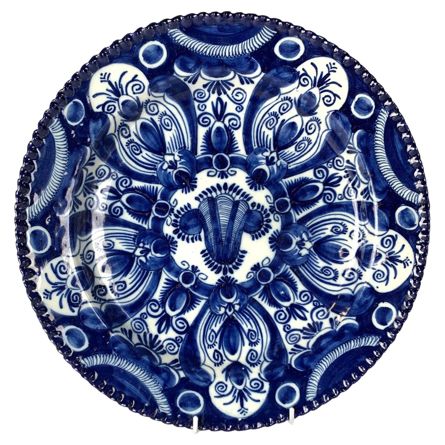 Assiette de présentation ancienne de Delft peinte à la main dans le blouson de De Vergulde 18ème siècle vers 1780