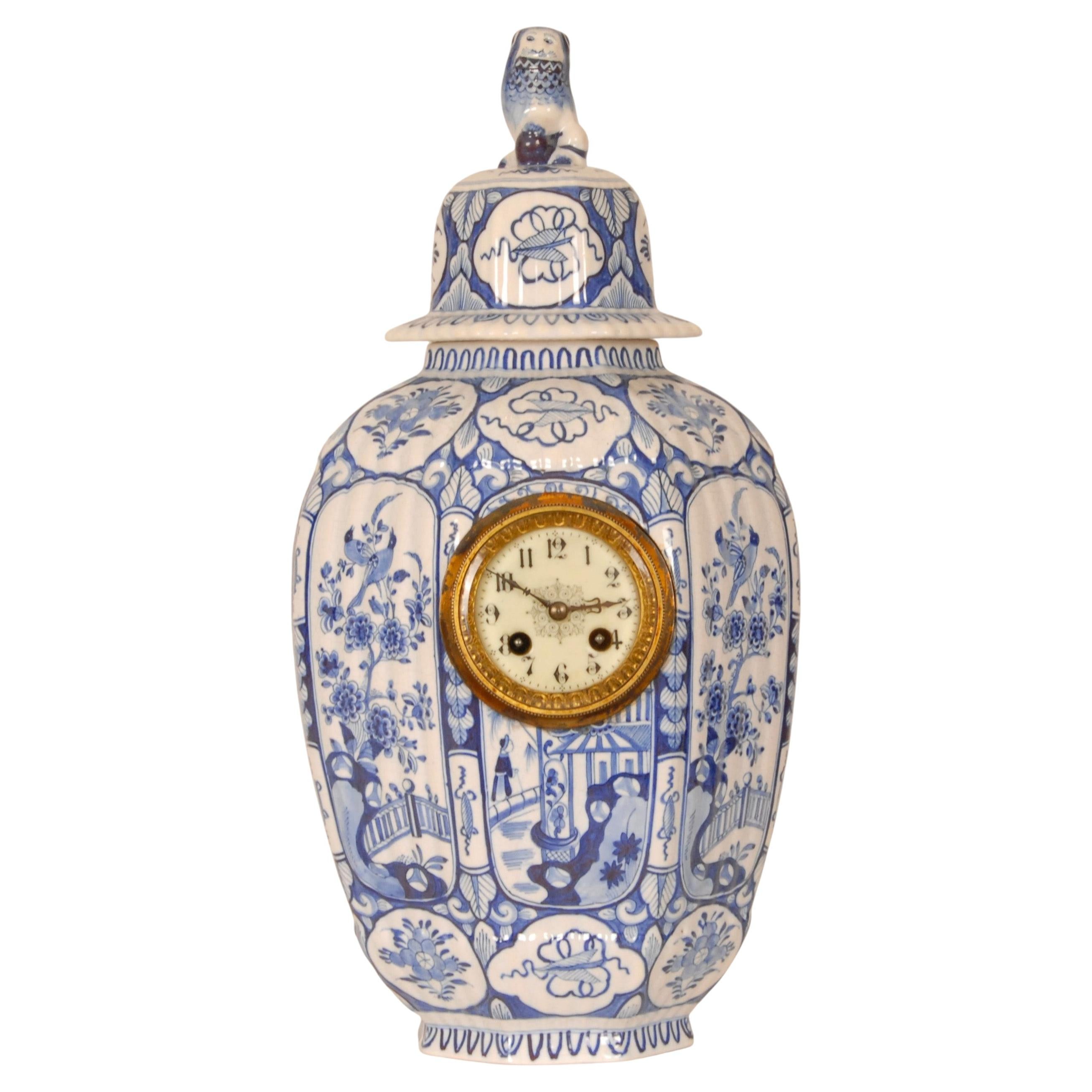 Antico Vaso Delft Orologio, Vaso blu bianco a cineserie stile Kangxi Cane Pippo in vendita