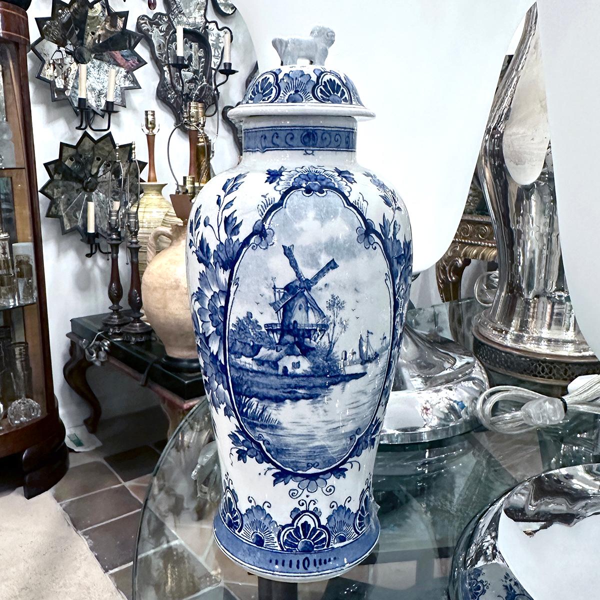 XIXe siècle Vase néerlandais ancien en vente