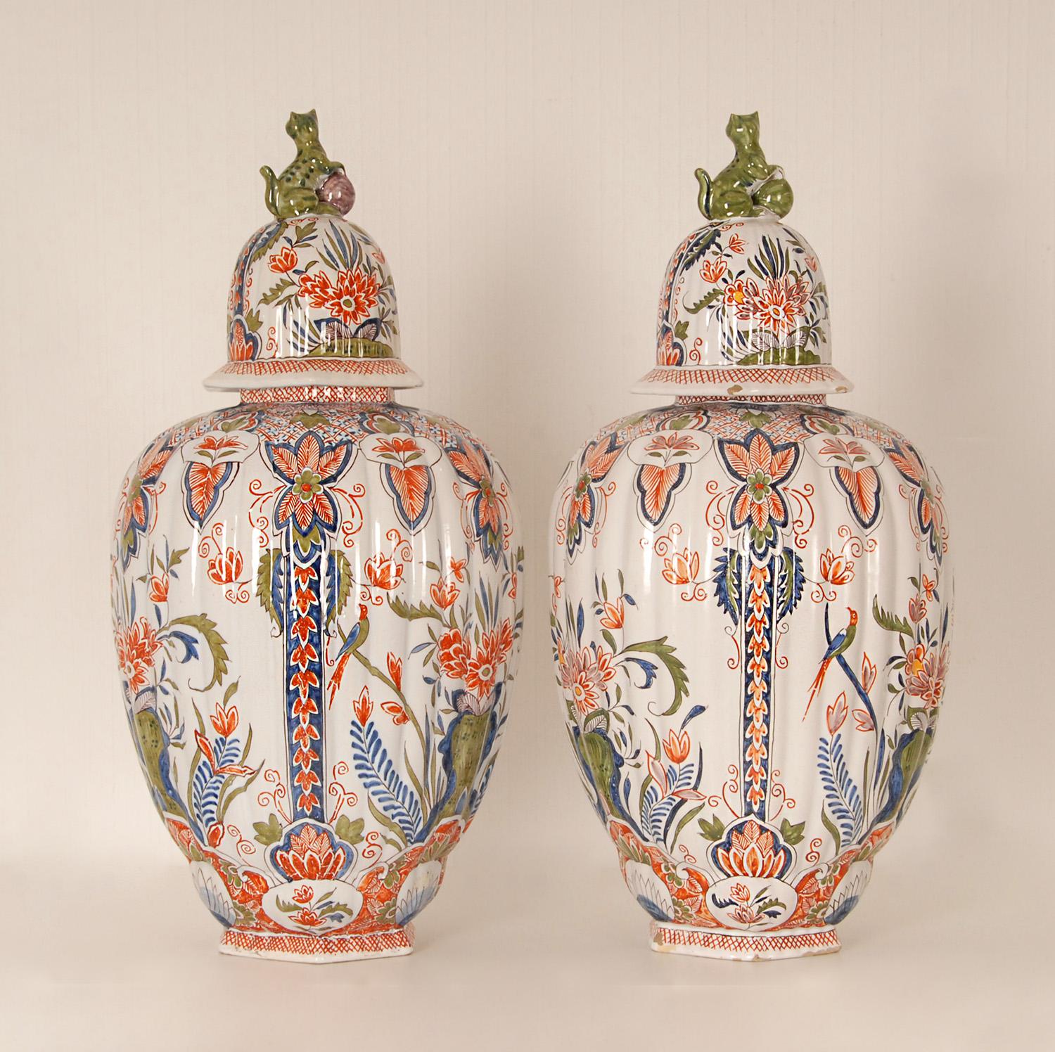 Antique Delft Vases Polychrome Covered Baluster Vases With Foo Cats - a pair For Sale 2