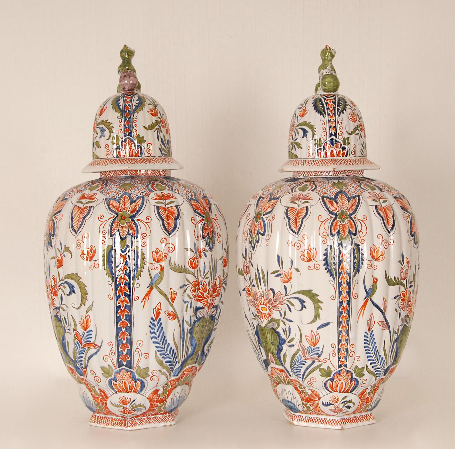 Antique Delft Vases Polychrome Covered Baluster Vases With Foo Cats - a pair For Sale 3