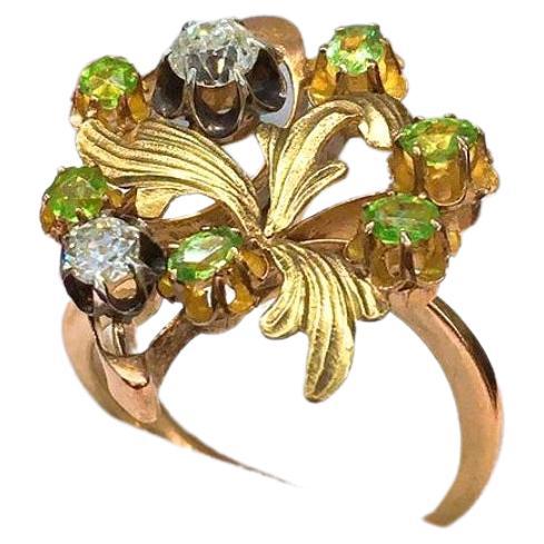 Antiker Goldring mit Demantoid und Diamant im alten Minenschliff im Zustand „Gut“ in Cairo, EG