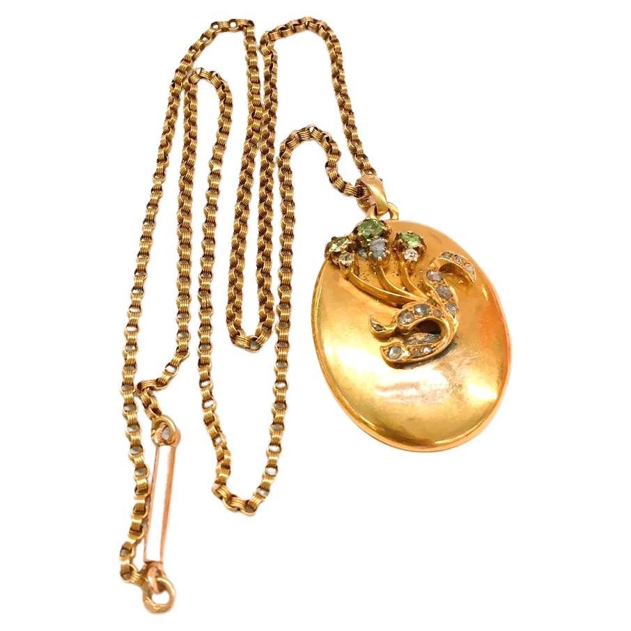 Antique  Pendentif Demantoid Russian Gold Locket Bon état - En vente à Cairo, EG