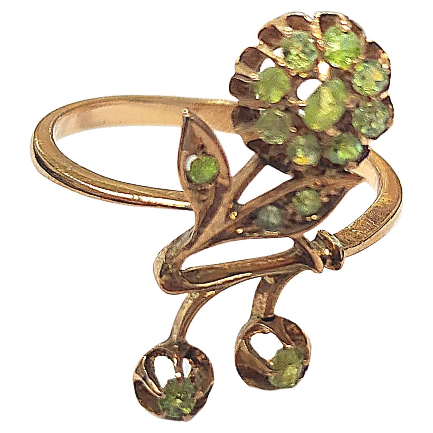 Antike kaiserlich-russischen Ära 14k Gold Ring mit Demantoid Steine grün Granat in hellgrüne Farbe Ring wurde in Moskau 1907/1917.c Halle markiert 56 kaiserlich-russischen Gold-Standard und Moskau Assay-Marke und ersten Hersteller Marke in