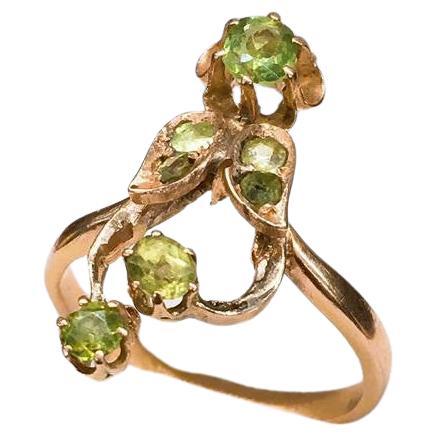 Antique Demantoid Russian Gold Ring In Good Condition For Sale In Cairo, EG