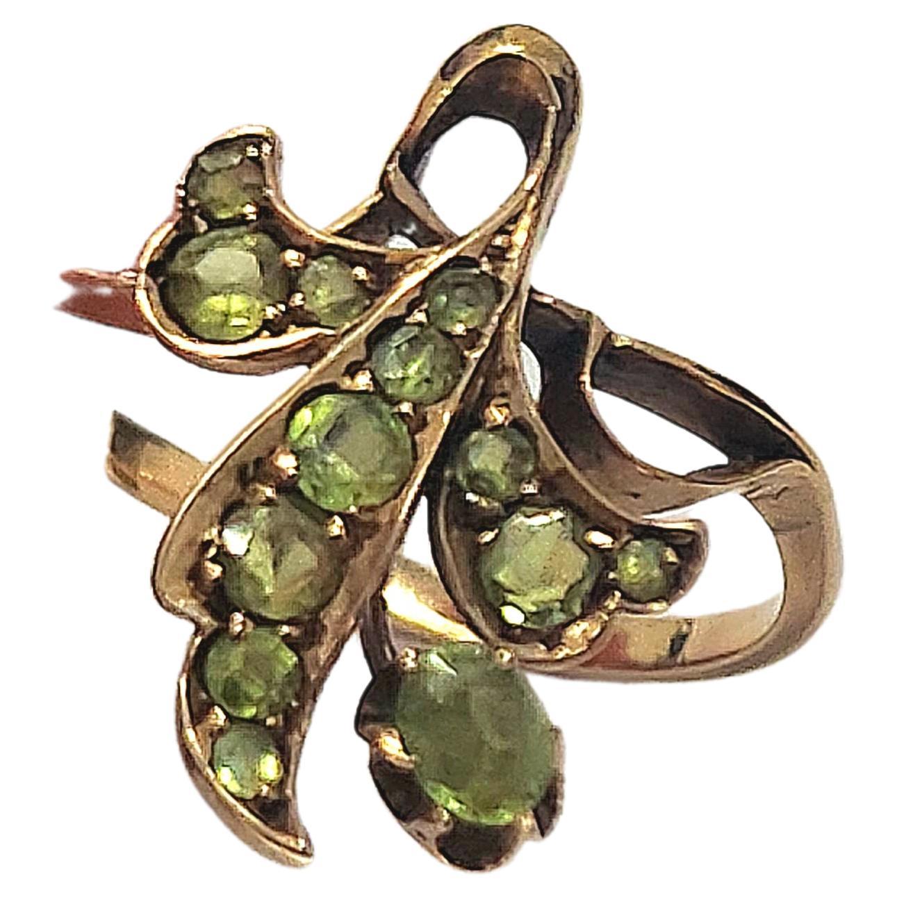 Antique Demantoid Russian Gold Ring In Good Condition In Cairo, EG