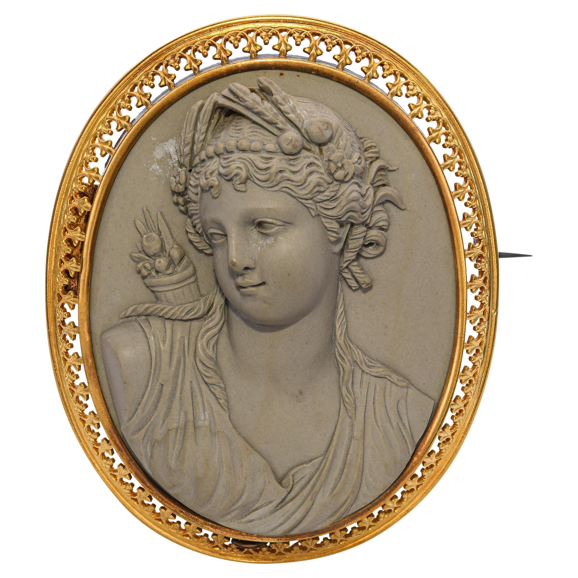 Broche Demeter Lava Cameo Antique
