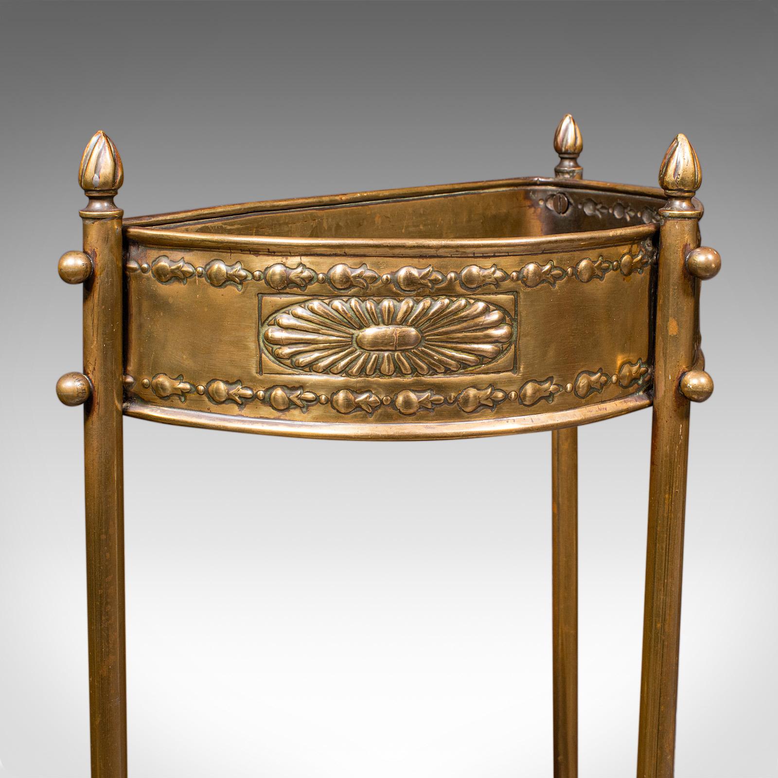 Ottone Antico Loop a bastone Demi-Lune, ottone inglese, supporto per sala, Art Nouveau, vittoriano in vendita