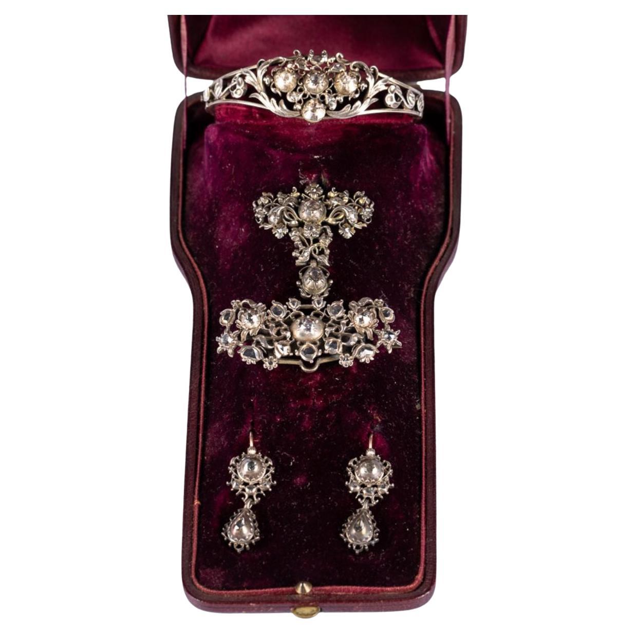 Antique demi parure in original box, bracelet, earrings and brooch pendant, XIXs