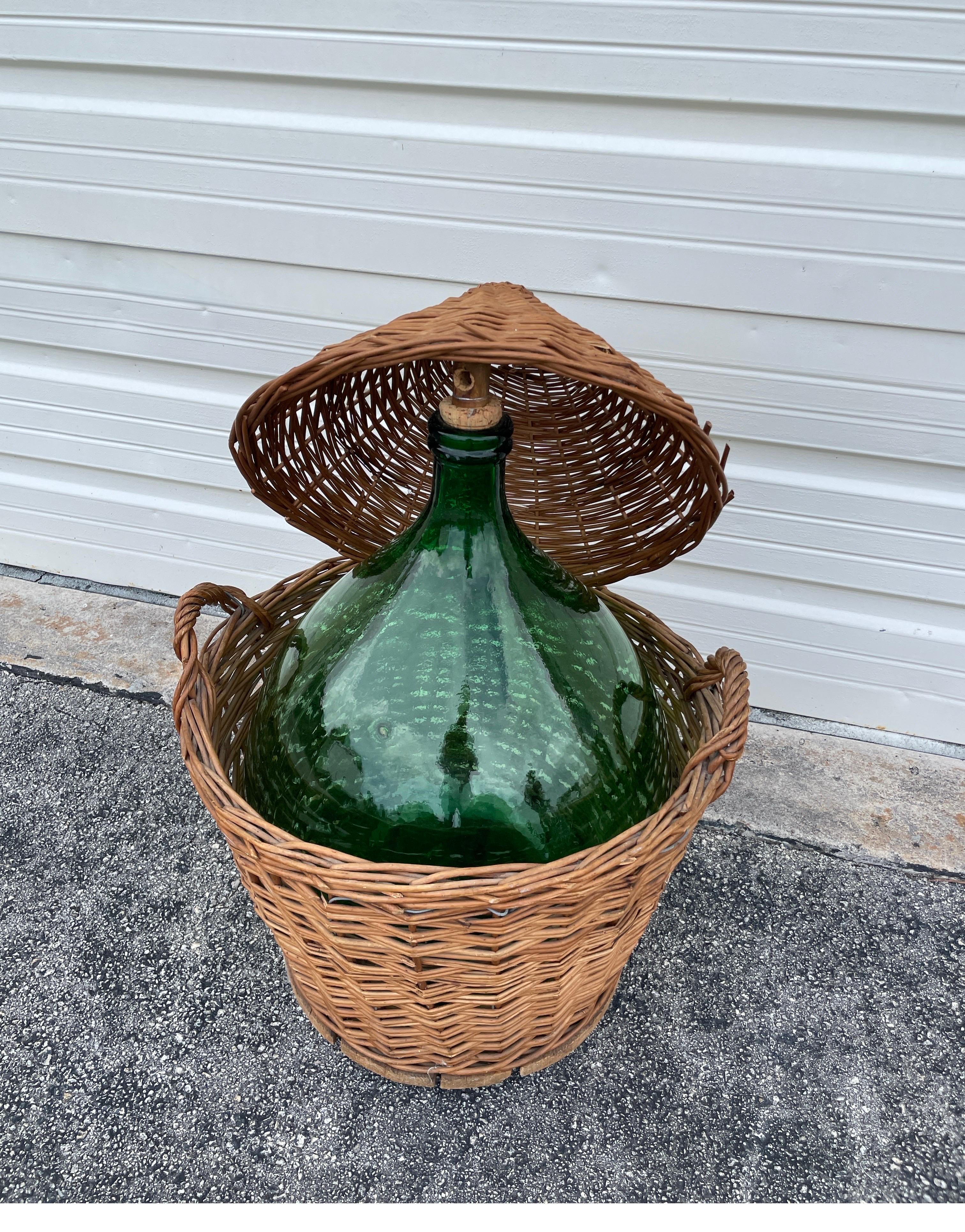 Vimini Antica damigiana / damigiana verde in contenitore originale di vimini con coperchio in vendita
