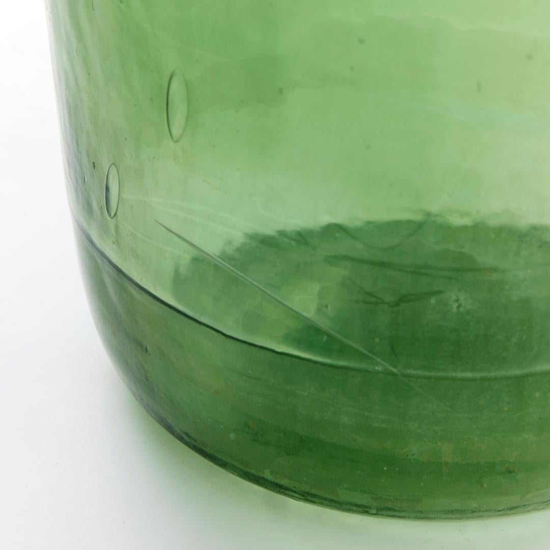 Antike Demijohn-Lampe mit Raffia-Schirm im Zustand „Gut“ in New York, NY
