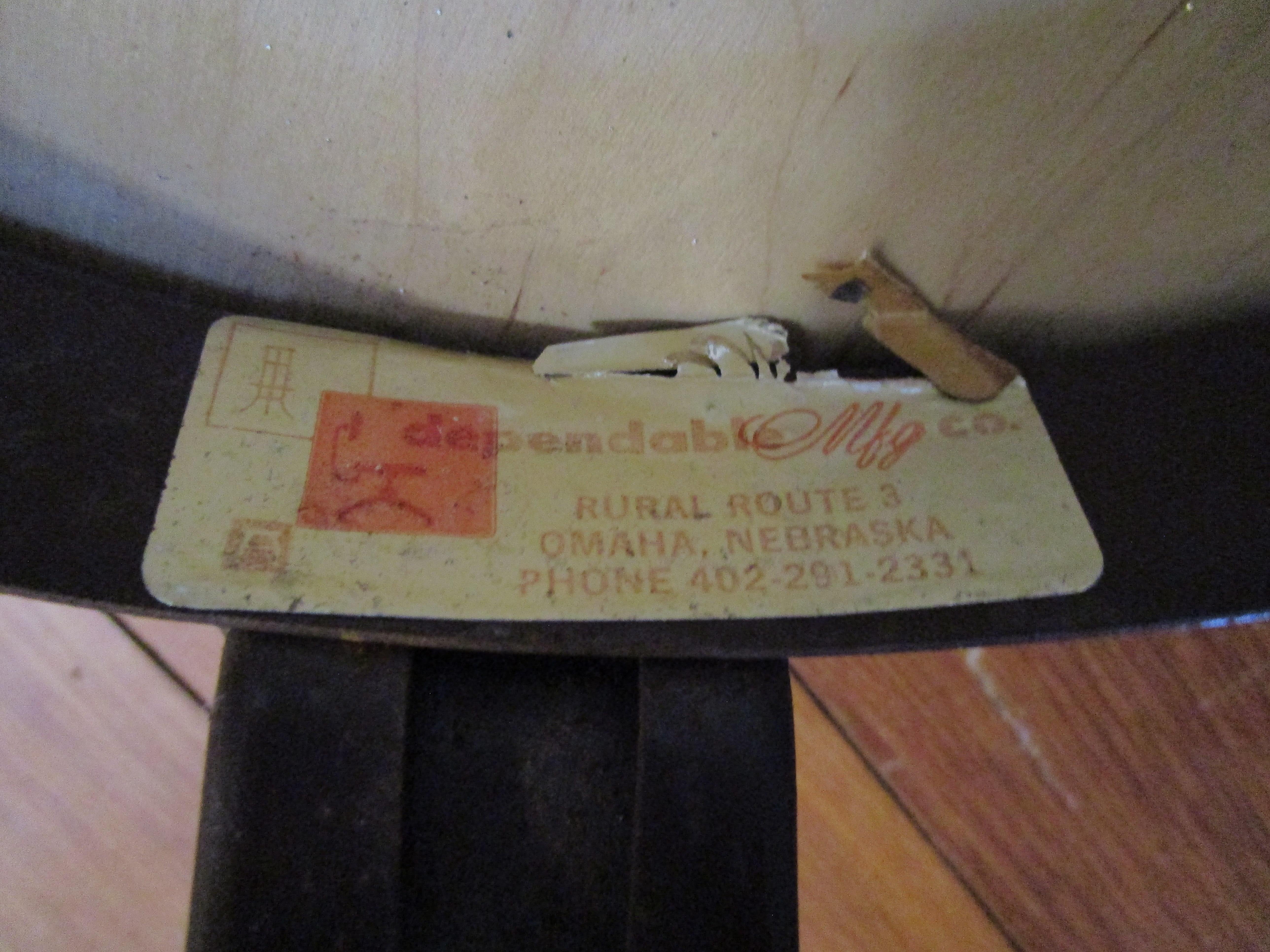 Tabouret industriel ancien de fabricationpendable Bon état - En vente à Lomita, CA